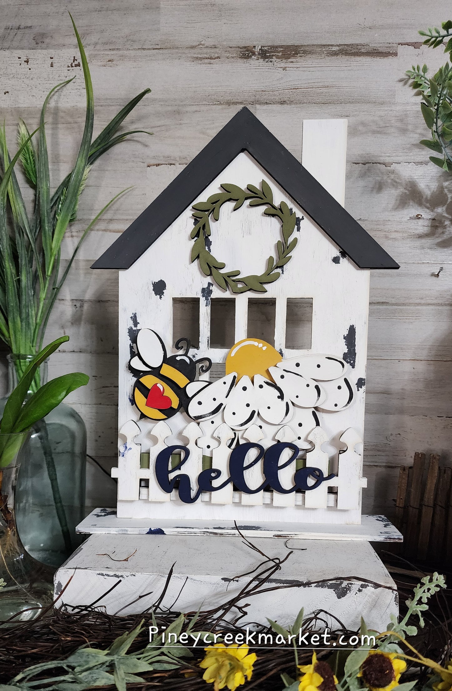 Bee and flower for interchangeable House with picket fence. New!