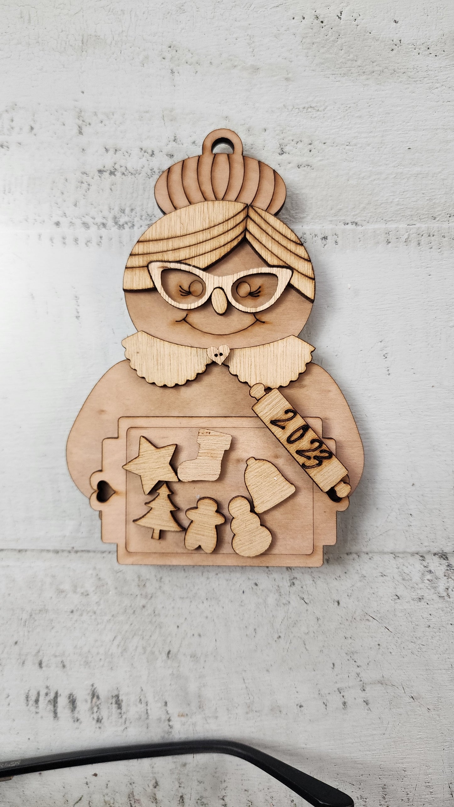 Ornament kit Mrs. Kringle baking