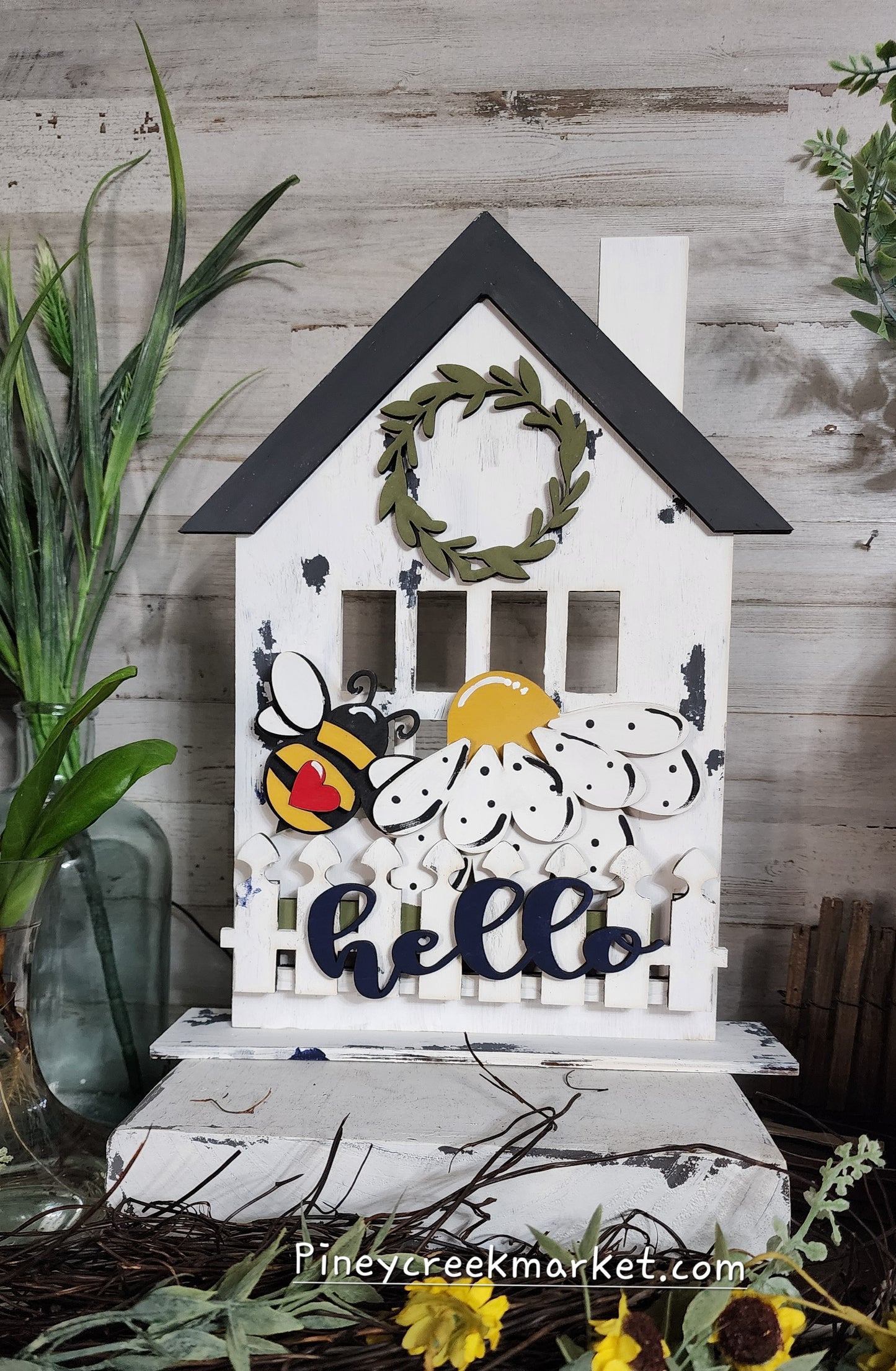 Bee and flower for interchangeable House with picket fence.  New!