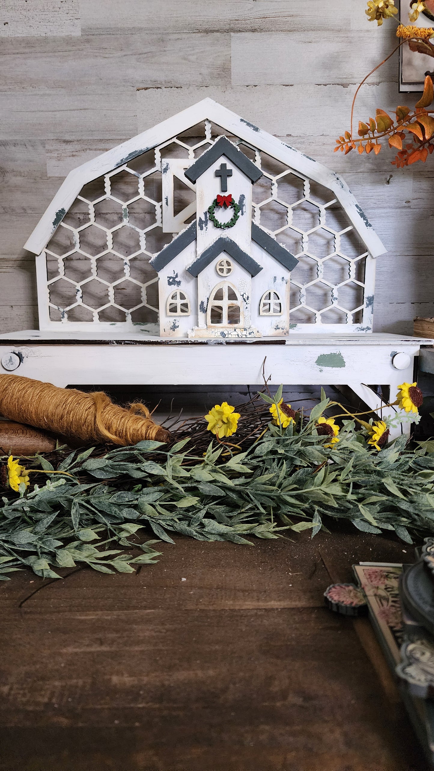 Farmhouse chicken wire look display bench