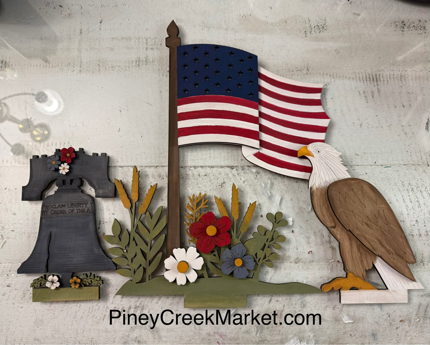 Window interchangeable (window base sold separately) Patriotic Americana set