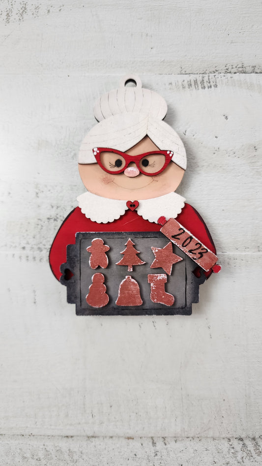 Ornament kit Mrs. Kringle baking